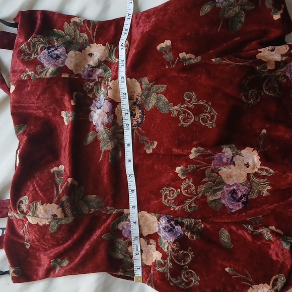 Floral Burgundy Velvet Lanesra Women’s Top Size 2XL - Picture 6 of 6